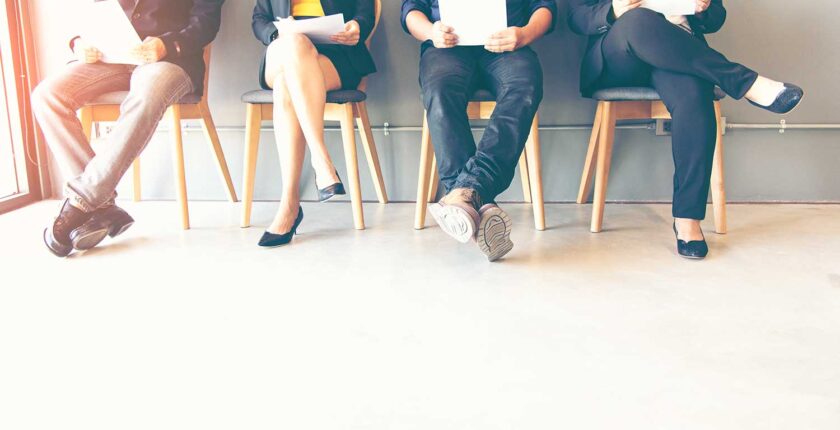 candidats patientants dans une salle d'attente