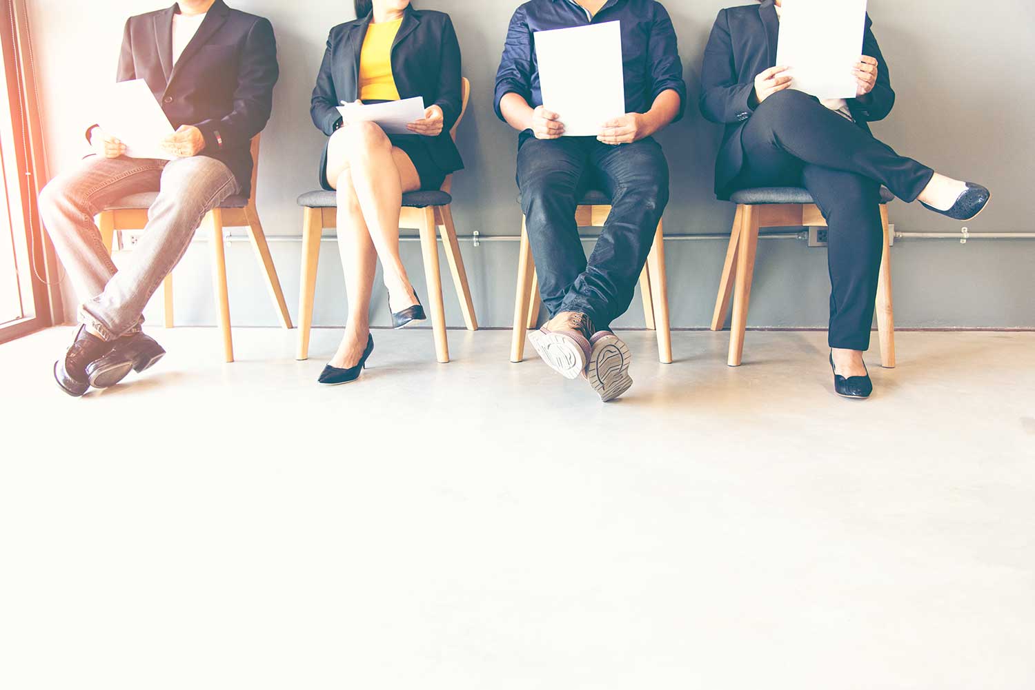 candidats patientants dans une salle d'attente