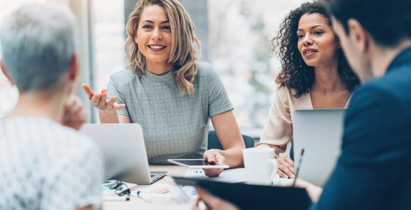 réunion entre 4 collaborateurs