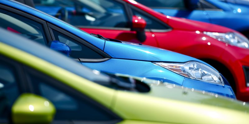 Colorful Cars Stock stock de voitures neuves de différentes couleurs
