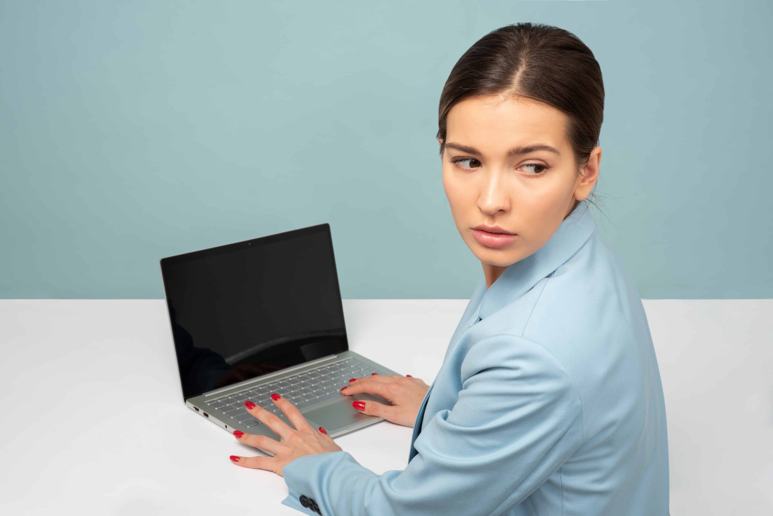 business women in front of a laptop